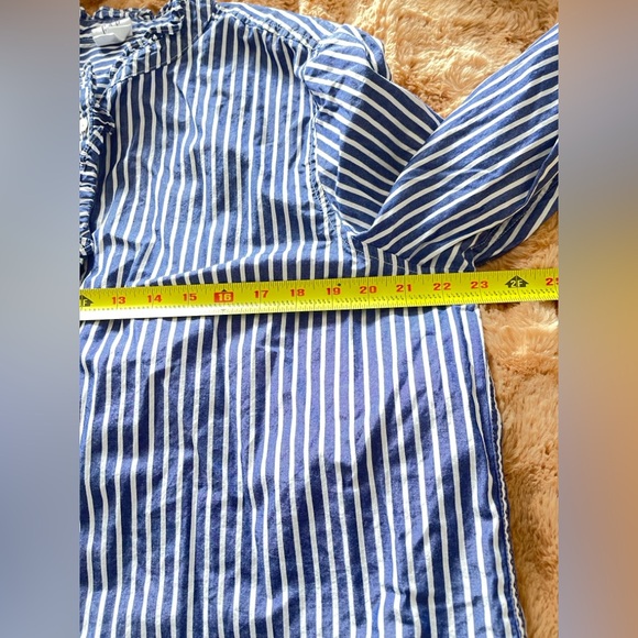 GAP Ruffle Neck Button Down - Picture 9 of 10